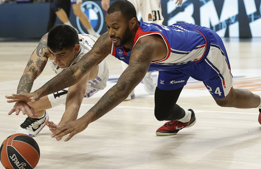 Anadolu Efes Real Madrid'e boyun eğdi: Clyburn'un çabası yetmedi!