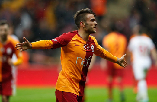 Galatasaray'ın yıldızı açtı ağzını yumdu gözünü: "Dönerci bile benden daha çok kazanıyor"