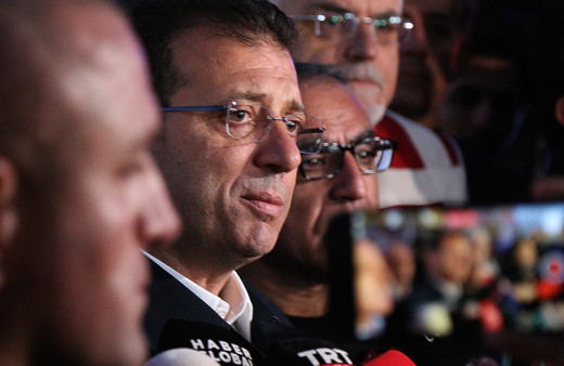 Ekrem İmamoğlu'ndan İstanbul'daki patlamaya ilişkin açıklama: "Farklı ihtimaller üzerinde..."