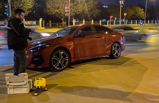 Kağıthane’de kırmızı ışıkta bekleyen lüks araca silahlı saldırı: 1 ölü