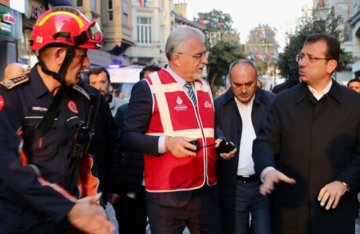 Ekrem İmamoğlu'ndan İstiklal Caddesi'nden bankların kaldırılmasına tepki! 'Saksıları bir arada çalıştırmak lazım'