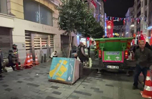 İstiklal Caddesi'ndeki ağaçlar kaldırılıyor