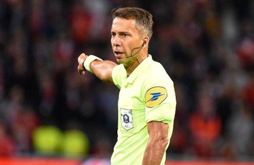 Ünlü Fransız hakem 42 yaşında antremanda felç geçirip öldü