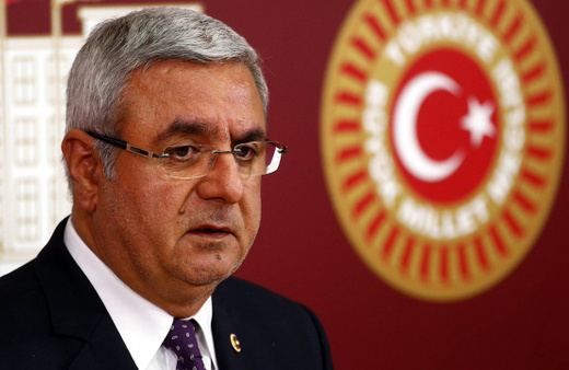 "Devlet Bahçeli liderimdir" diyen AK Partili Mehmet Metiner bakın ne zaman MHP'li olmuş!