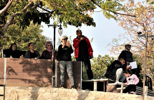 Antalya’da 40 metre yükseklikte intihar girişimi: O anları film izler gibi izlediler!