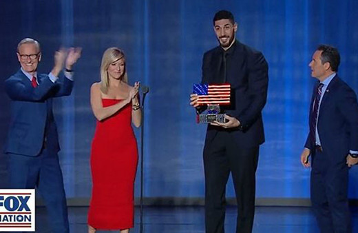 FOX Tv, FETÖ'cü Enes Kanter'e 'En Değerli Vatansever' ödülü verdi