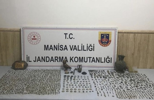 Manisa'da tarihi eser baskını: 2 bin 385 adet tarihi eser ele geçirildi