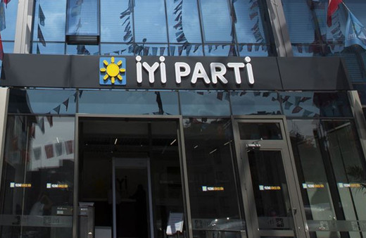 İYİ Parti’de istifa depremi: 3’te 2’si görevi bıraktı, yönetim düştü!