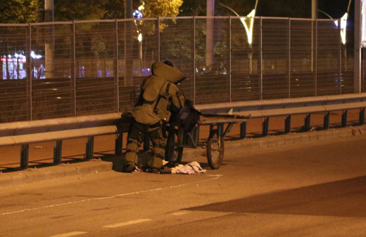 Kocaeli'de şüpheli çanta paniği! Trafik iki yönlü kapatıldı, fünyeyle patlatıldı