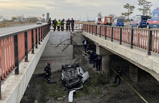 Konya'da akılalmaz olay! Kaza 7 saat sonra fark edildi: Kanala düşen otomobilde 3 kişi öldü