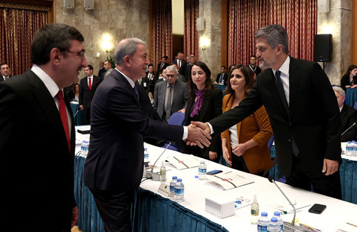 Milli Savunma Bakanı Hulusi Akar ile İYİ Parti'li Aytun Çıray'a "Nah alırsın böyle oy" dedi