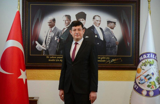 İYİ Partili Belediye Başkanı istifa edip AK Parti'ye geçti! Rozetini Erdoğan takacak