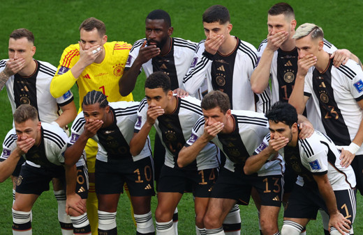 Almanya'dan Dünya Kupası tarihine geçecek protesto! Japonya maçı öncesi futbolcuların hareketi olay oldu!