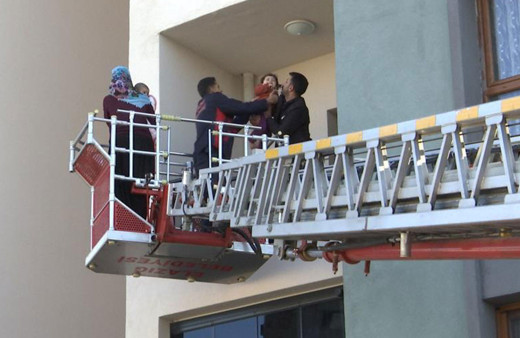 Evde mahsur kalan adam hayatının şokunu yaşadı! İşten çıkarıldı: Patronlarına böyle seslendi!