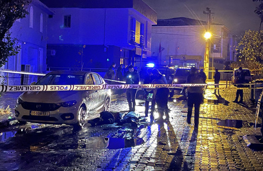 İzmir'de akrabalar arasındaki silahlı kavgada 2 kişi öldü! Cineyetin sebebi 2 yıl önceki cinayet çıktı