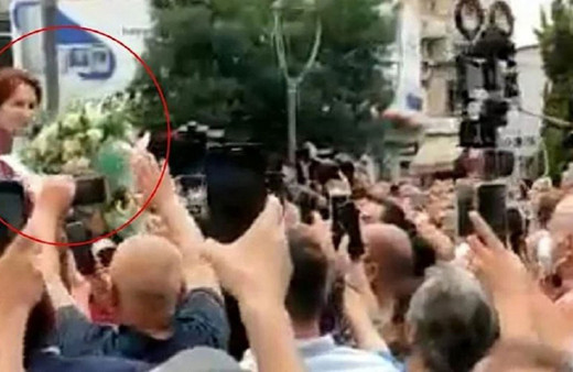 Meral Akşener'e çiçek veren öğretmenin maaşı kesildi, sürgüne gönderildi