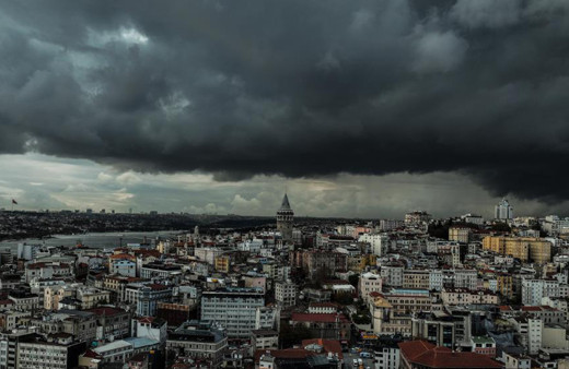 İstanbul’un üzerini yağmur bulutları kapladı