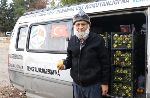 Denizli'den yola çıktı Pençe-Kılıç'a katılacak askerlere götürüyor