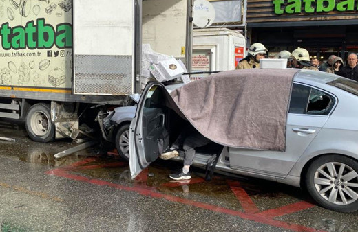 Ümraniye'de kalp krizi geçiren sürücü kaza yaptı işçiler saniyelerle kurtuldu