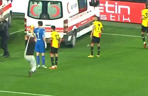 Göztepe Altay maçı korkunç bitti kaleci dövüldü fişek ateşlendi sokaklara taşan kavgalar çıktı