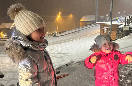 Erzurum beyaza büründü! Gece yarısı vatandaş karın tadını çıkardı