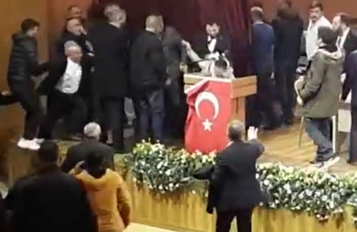 İYİ Parti kongresinde kavga! Yumruklar havada uçuştu: Hastaneye kaldırıldı!
