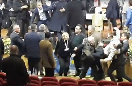 İYİ Parti kongresinde bayıltan dayak! Başkan, dövdü salondan baygın çıkarıldı