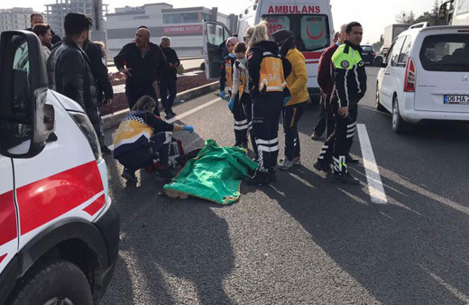 Önce kamyon sonra otobüs çarptı! Radyocu kadın feci kazada hayatını kaybetti