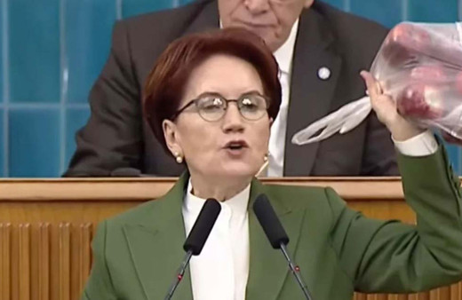 Meral Akşener kürsüde elma, peynir, yumurta gösterip tek tek fiyat artışlarını anlattı! Gerçek enflasyon kaç?