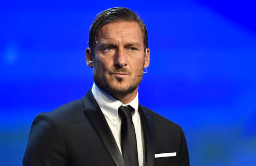 İstanbul'a gelen eski İtalyan yıldız futbolcu Totti Dünya Kupası favorilerini açıkladı