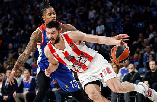 Anadolu Efes sahasında Olympiakos'u mağlup etti