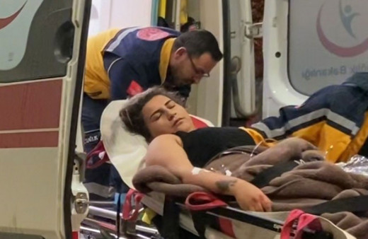 Öfkeli koca dehşet saçtı: Eşini 6 yerinden bıçakladı kanlar içinde bırakıp kaçtı!