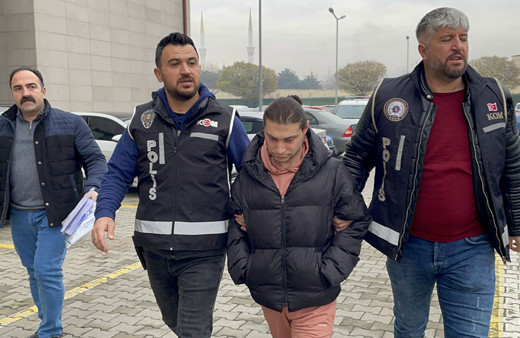 Bir sahte doktor daha yakalandı! Hastalara para karşılığı reçete yazmış