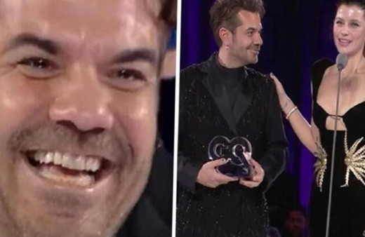 Beren Saat ve Kenan Doğulu sahnede aşka geldi! Gözyaşları, bakışmalar ve duygusal konuşma olay oldu