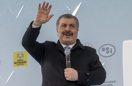 Sağlık Bakanı Fahrettin Koca 'Bir İngiliz bir Fransız bir Türk' deyip sosyal medyada paylaştı