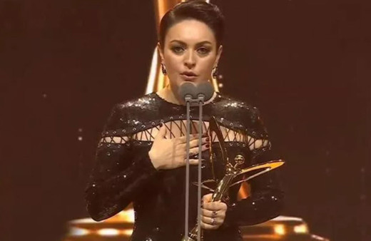 Ezgi Mola Altın Kelebek’e damga vurdu! Milletvekillerine seslendi, yasa çağrısı yaptı!