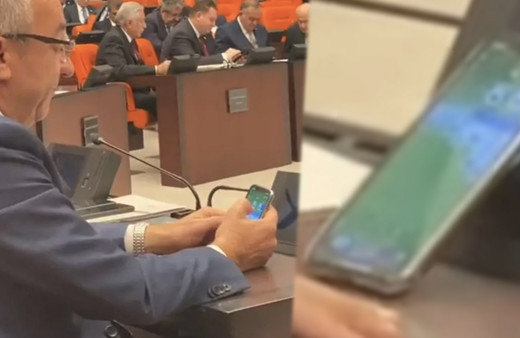 CHP'li Engin Altan TBMM bütçe görüşmelerinde telefonda oyun oynadı! Sosyal medya yıkıldı...