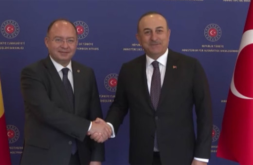 Mevlüt Çavuşoğlu'ndan Yunanistan'a: Barış istemeyene bir gece ansızın gereğini yaparız