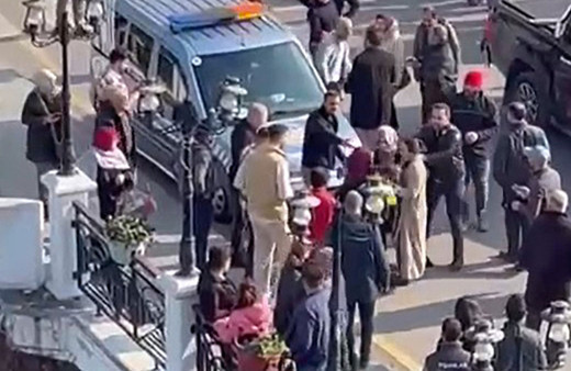 Karısının kucağından bebeğini çaldı! O anlar ve annenin çığlıkları kamerada...