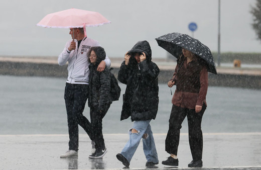 Kar filan yok İstanbul için şaşırtan hava! Meteororoloji 8 Aralık için İzmir, Balıkesir, Bursa'yı uyardı