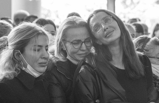 Manken Özge Ulusoy'un babasına resmi tören! Özge Ulusoy'un paylaşımı yürekleri dağladı!