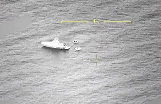 İHA tespit etti, ekipler harekete geçti: Yunanistan'ın ittiği düzensiz göçmenler kurtarıldı!