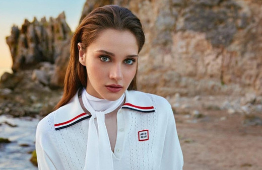 Miray Daner'in sütyen-ceket kombini sosyal medyayı salldı: "Alay konusu oldun tebrikler"