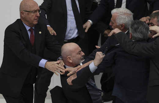 TBMM'deki yumruklu kavgaya karışan vekillere para cezası