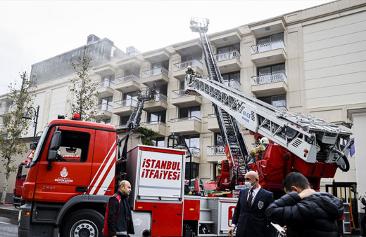 Çırağan Sarayı'nda yangın çıktı! Mahsur kaldılar 1 kişi hastanelik oldu