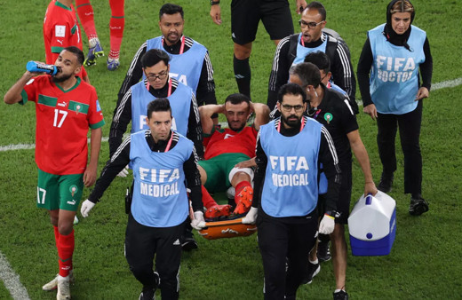 Dünya Kupası'nda şok sakatlık! Sahayı sedyeyle terk etti