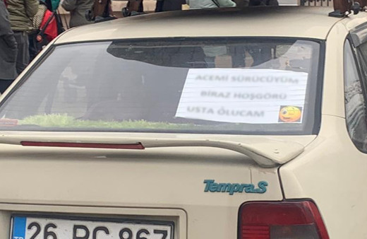 Eskişehir'de bir sürücü adarıcının camına öyle bir yazı astı kı gören bir daha baktı
