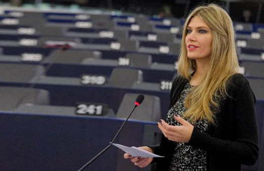 Siyasetin Güzellik Kraliçesi gözaltında! Avrupa Parlamentosu'nda Yunan Eva depremi!