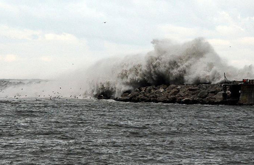 İstanbul’da vapur seferlerine lodos engeli