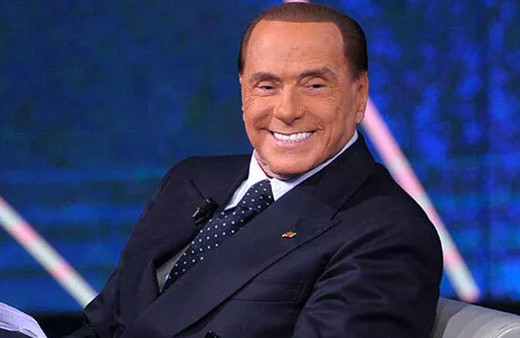 Berlusconi'den futbolculara: Juventus'u yenin bir otobüs dolusu fahişe getirteceğim